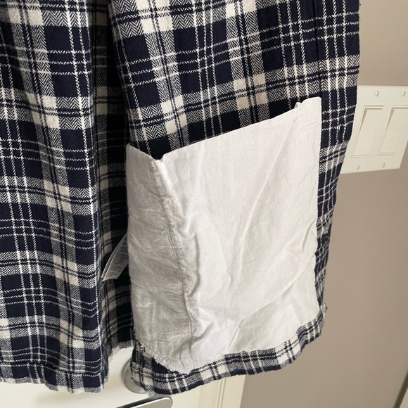 Men’s gap flannel shirt. Navy and white. Size small. Tags still attached. - Picture 5 of 6